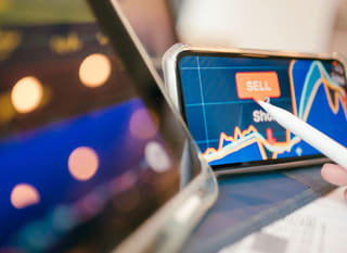 Spécialiste actif sur plusieurs marchés étudiant le Bitcoin, l'Ethereum ainsi que les choix forex